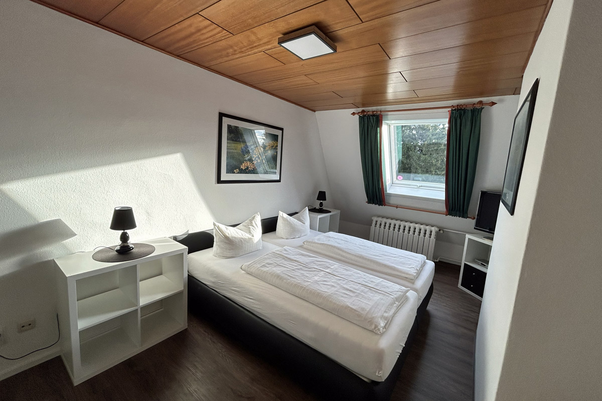 Familienappartement - Schlafzimmer mit Doppelbett