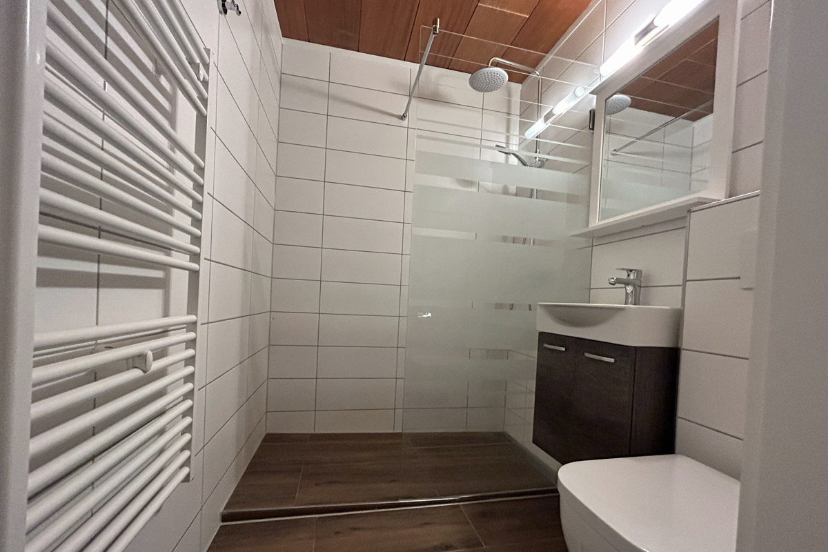 Familienappartement - Badezimmer mit Dusche